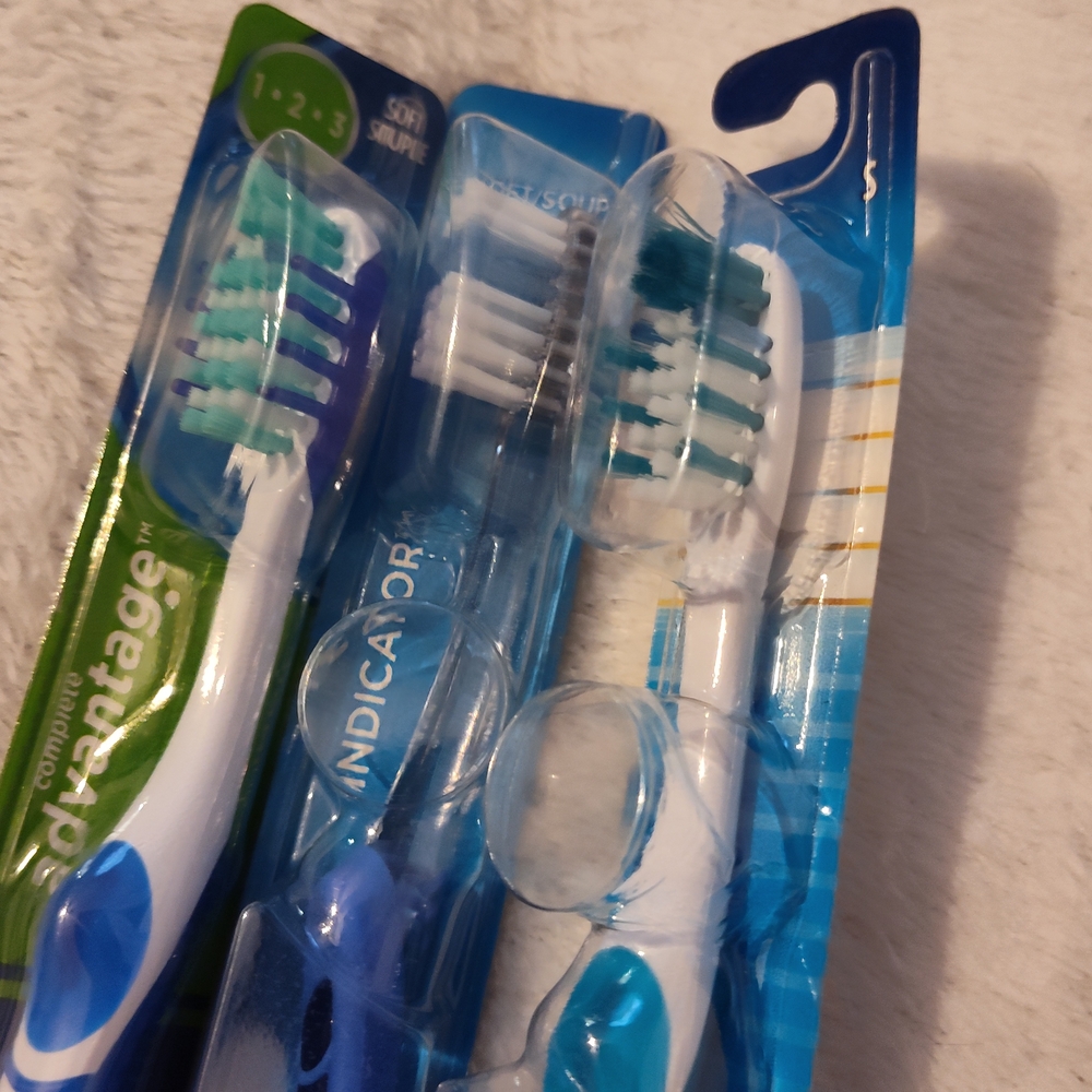 Oral-B Blue Toothbrush Set - Picture 3 of 6